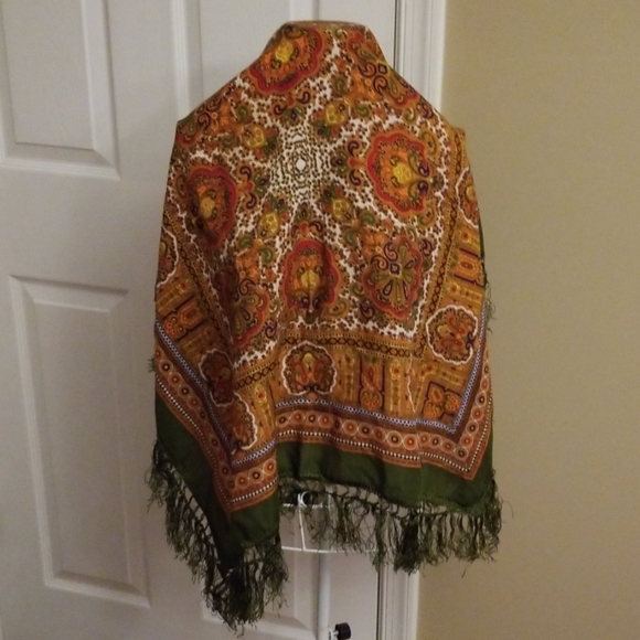 Lovely square scarf - Picture 2 of 8